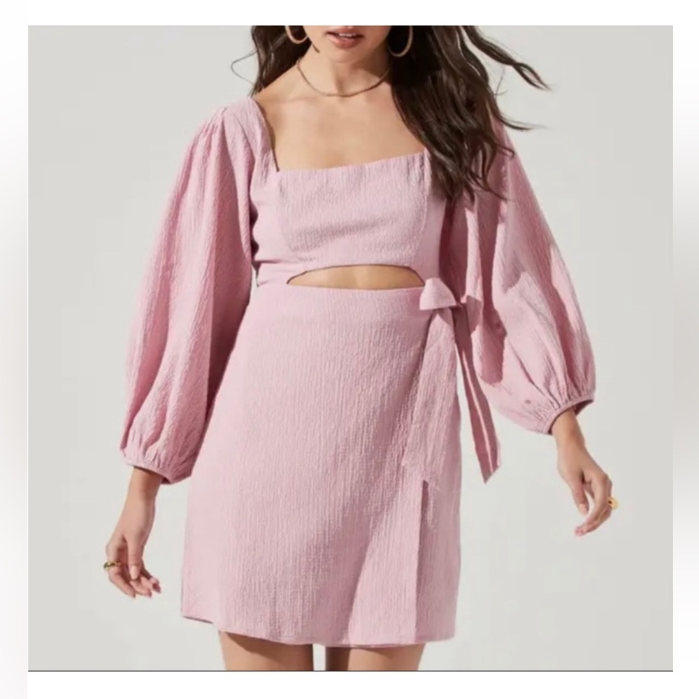 NWT ASTR The Label Center Cut Out Dress L